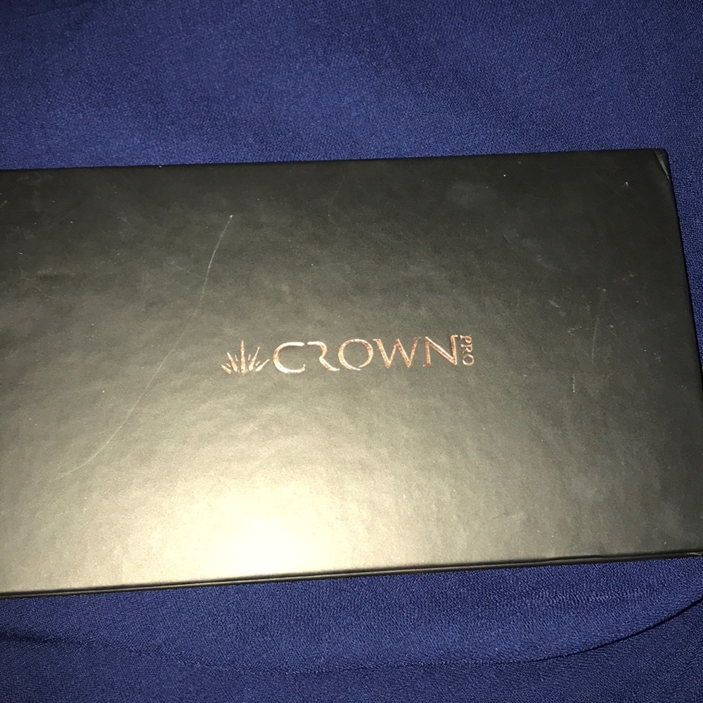 Crown pro eyeshadow pallet